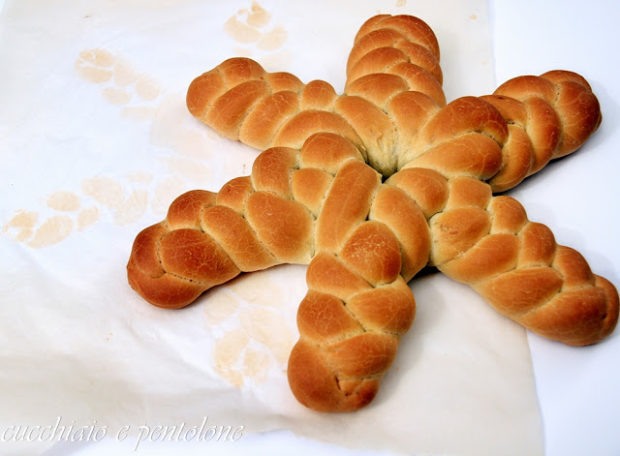 Pane A Forma Di Stella Di Natale.Stella Intrecciata Di Pane Casereccio Cucchiaio E Pentolone